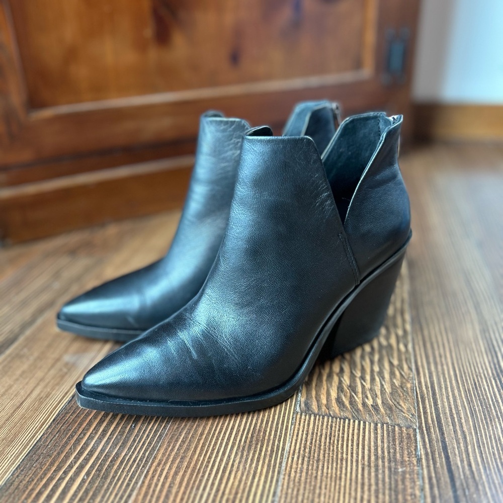 Vince Camuto Gigietta leather black western ankle booties size 8M. Worn once.